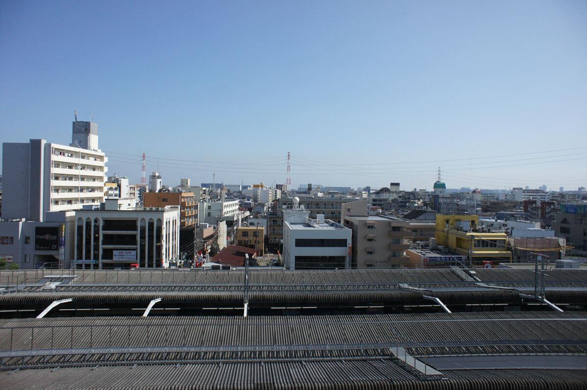 千葉県市川市行徳駅前の賃貸物件/青い空の下がホームです
