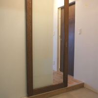 千葉県市川市行徳駅前の賃貸物件/土間の玄関からガラス戸を空けて室内へ