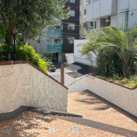 渋谷区千駄ヶ谷の賃貸物件/エントランスに向かう階段は、異国情緒漂う仕様