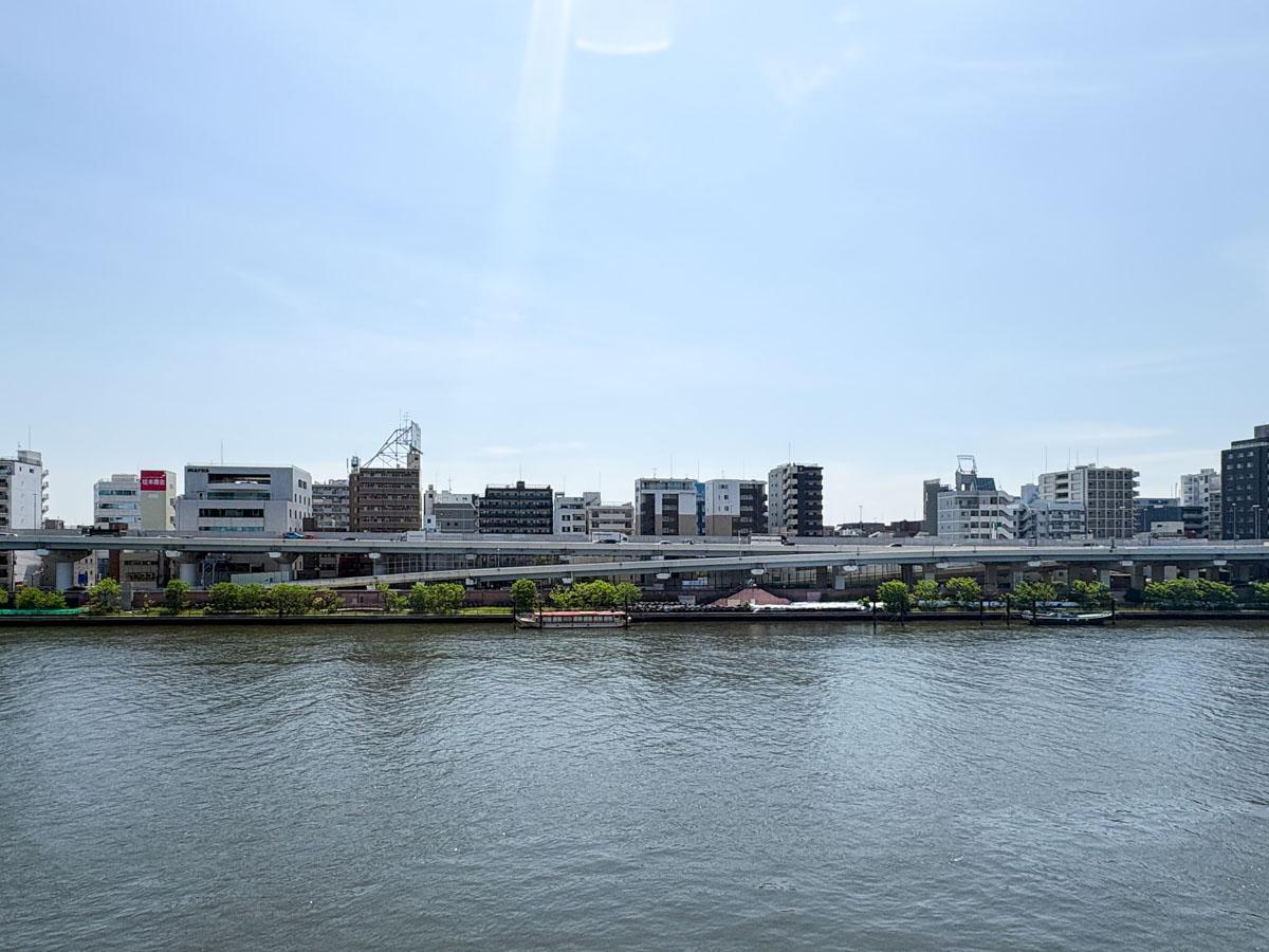 台東区駒形の賃貸物件/部屋から対岸を望んだ視点