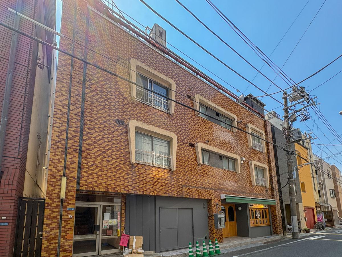 台東区駒形の賃貸物件/外観　渋いタイルが魅力的　1階はハンバーガーショップ
