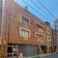 台東区駒形の賃貸物件/外観　渋いタイルが魅力的　1階はハンバーガーショップ