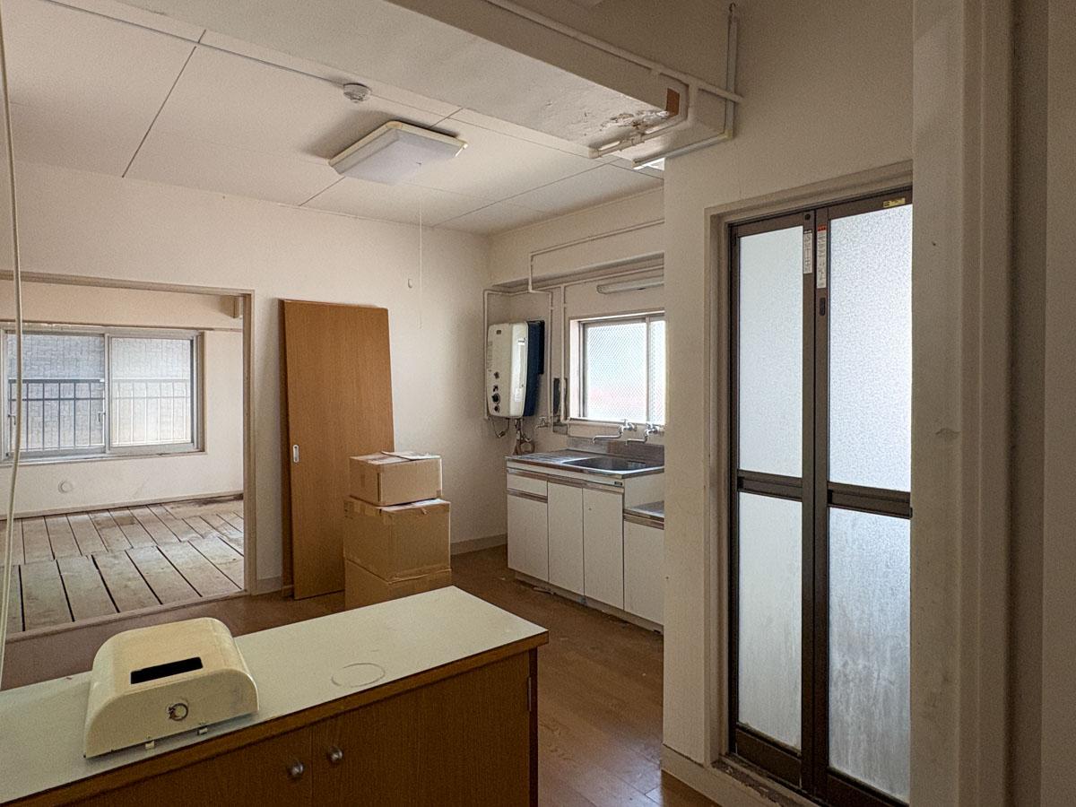台東区駒形の賃貸物件/同フロア別部屋　未改装状態で貸すこともできます　ご相談ください