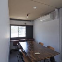 新宿区新宿の賃貸物件/こちらは最上階にあるミーティング室。こちらも予約をして無料で使用可能
