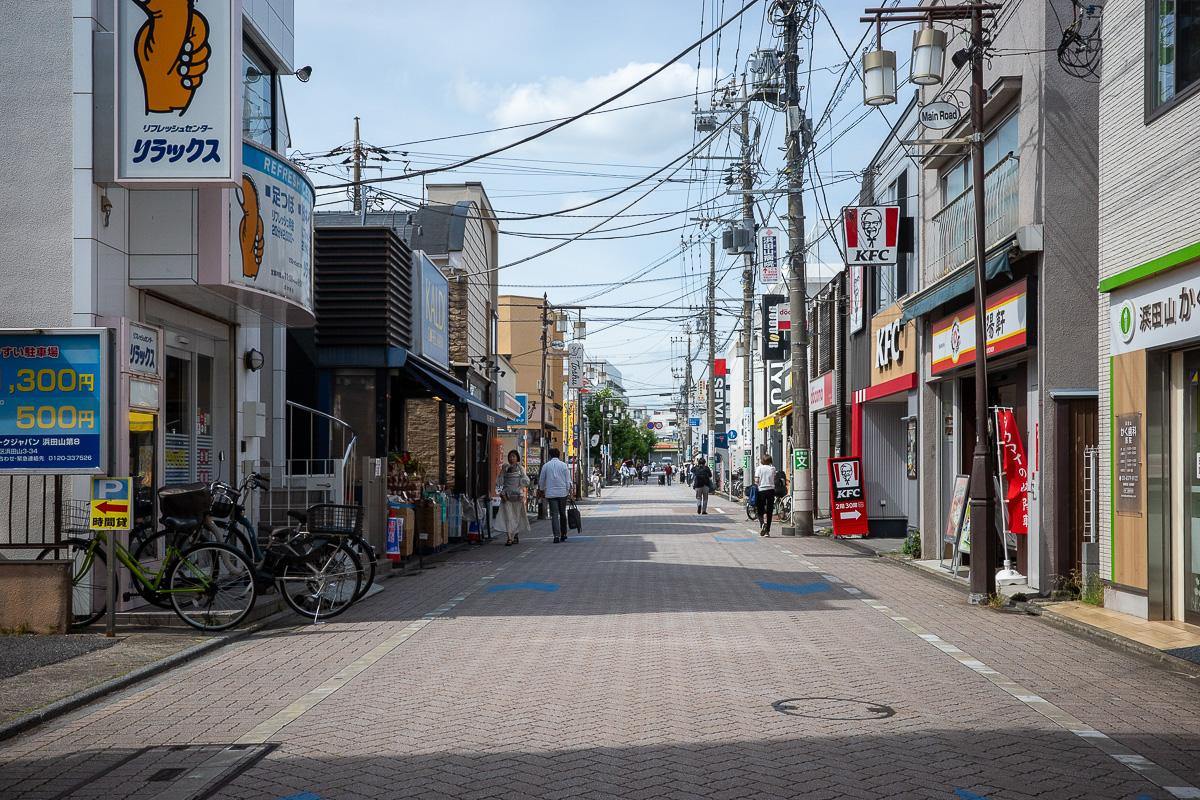 杉並区浜田山の賃貸物件/商店街。落ち着いた雰囲気ですが、人通りは比較的多めです