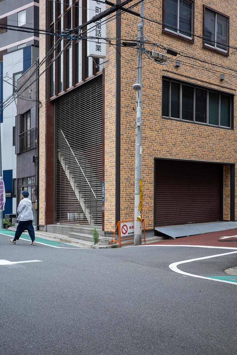 台東区浅草橋の賃貸物件/シャッターを開け放ち、人が行き交う風景が自然とイメージできる