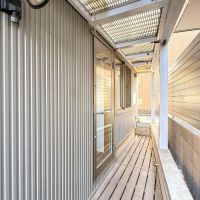 品川区小山台の売買物件/上にはグレーチングが敷かれ、柔らかい光が落ちるつくり