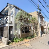 品川区小山台の売買物件/南側の道路から見るとこのような外観