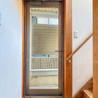 品川区小山台の売買物件/いわゆる玄関のようなスペースはつくらず、玄関ドア開けてすぐ、フローリングの床のつくり