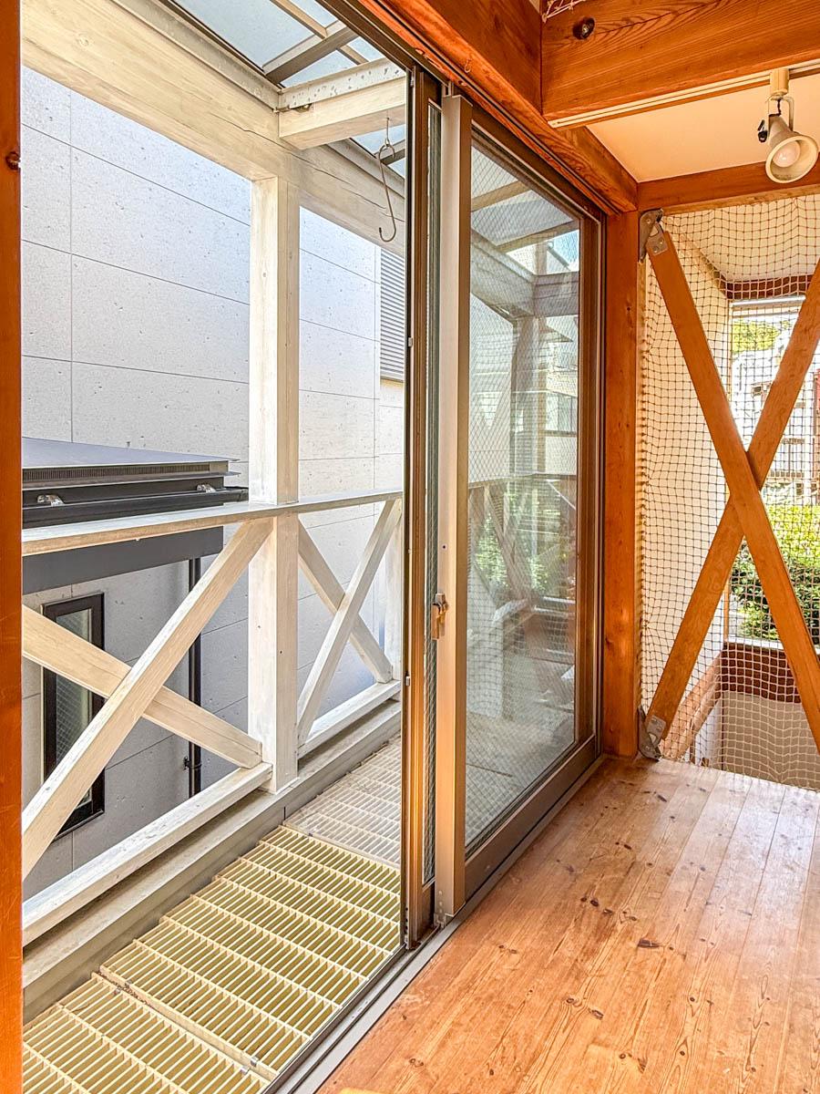 品川区小山台の売買物件/バルコニー床はグレーチング