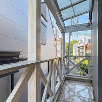 品川区小山台の売買物件/バルコニー。庇もクリアで光を通す