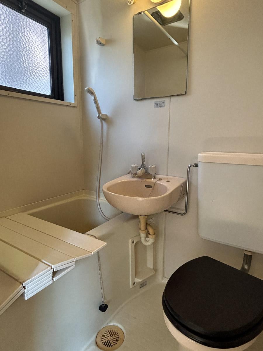 荒川区西日暮里の賃貸物件/トイレ、バスルーム、洗面台は3点ユニット