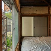 東京都江東区清澄の賃貸物件/壁とマットの間にある隙間には、落下防止ネットを設置予定