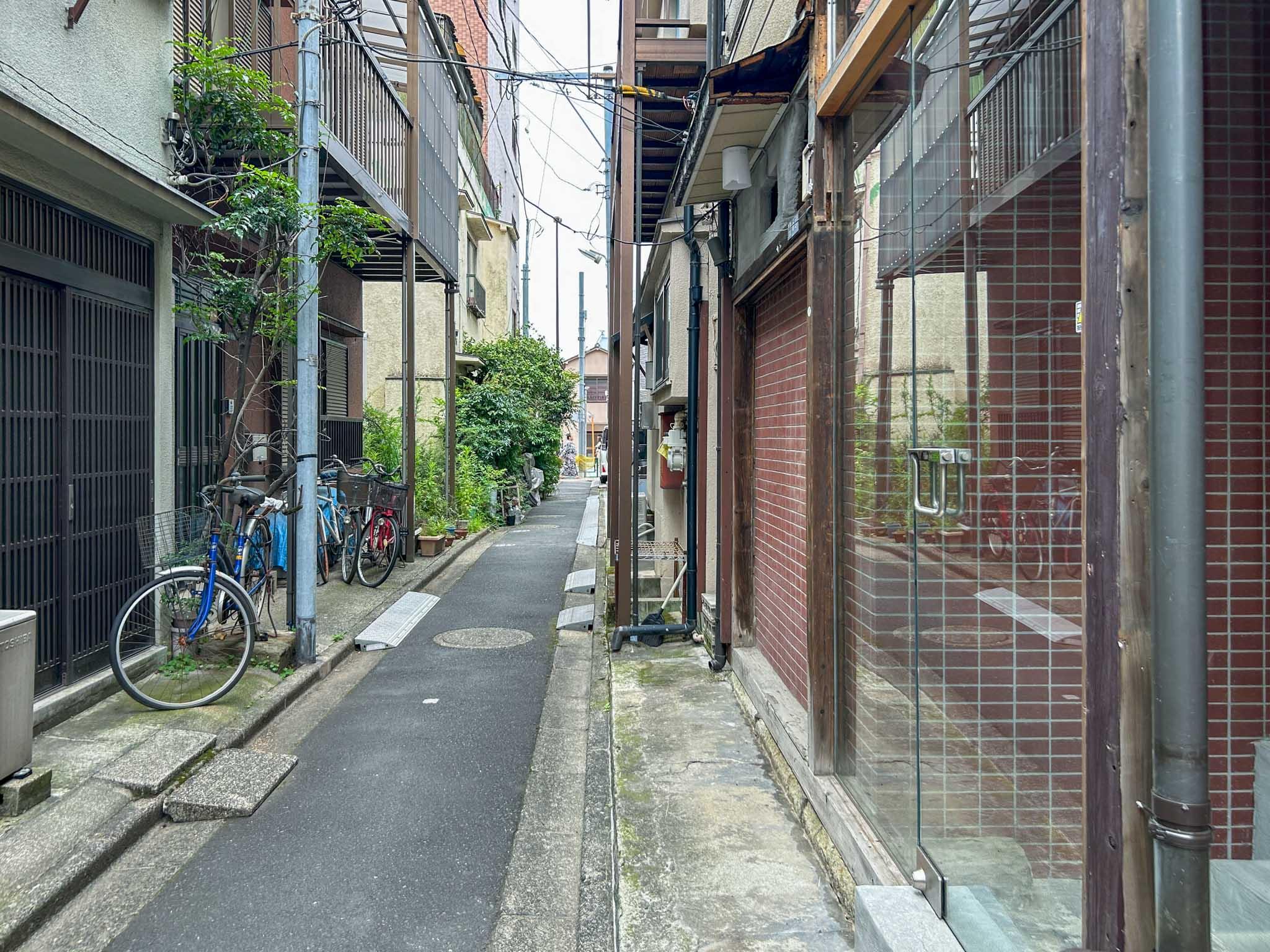 東京都江東区清澄の賃貸物件/路地を南へ抜けると、清洲橋通りの方にも出られます