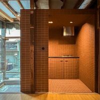 東京都江東区清澄の賃貸物件/玄関横に、キッチンが収まる箱があります
