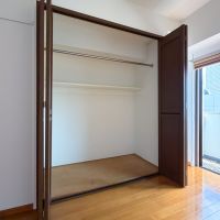 東京都目黒区東山の賃貸物件/クローゼットは奥行きあり、たっぷりと収納できます