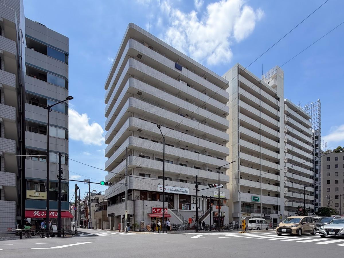 東京都目黒区東山の賃貸物件/外観。山手通り沿いですが部屋は反対側に面しているので、音はあまり気になりません