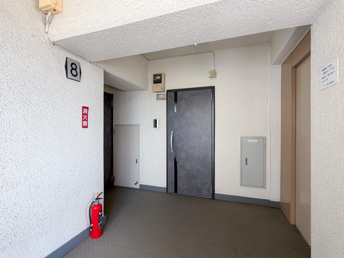 東京都目黒区東山の賃貸物件/エレベーターを降りてすぐのお部屋です