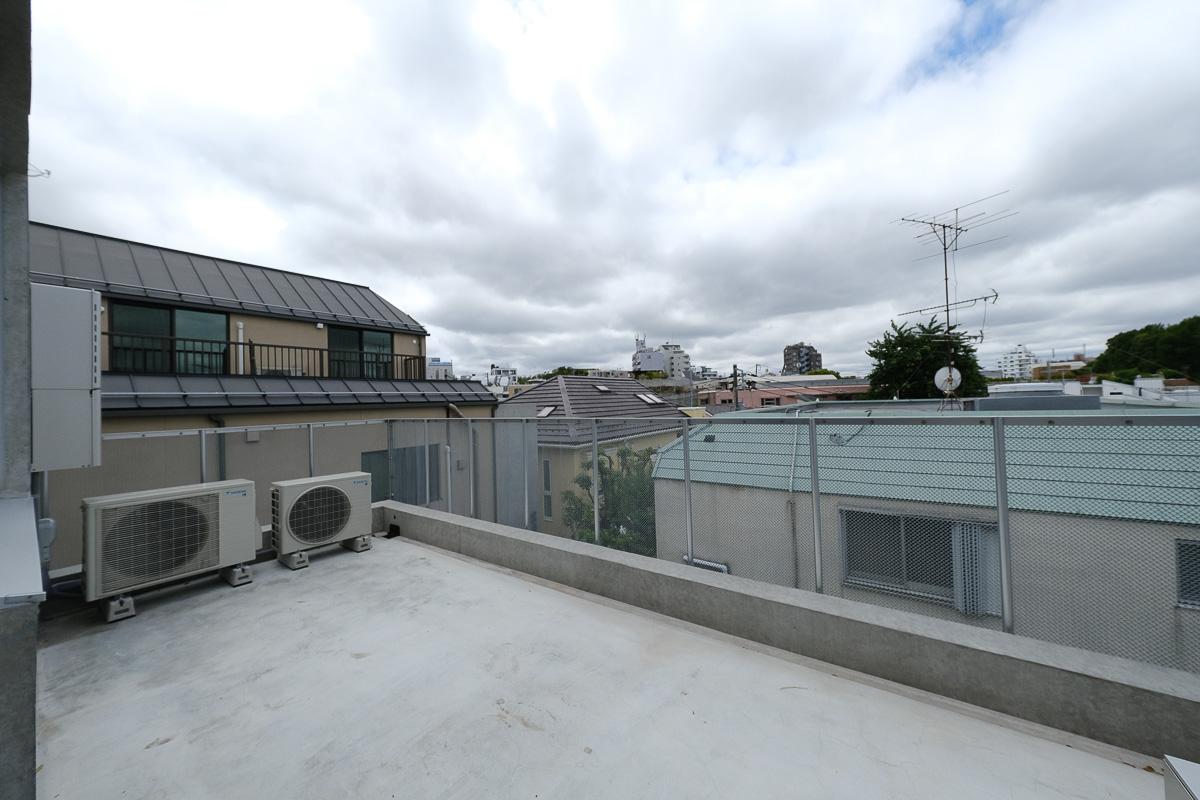 渋谷区上原の賃貸物件/広めのルーフバルコニーつき