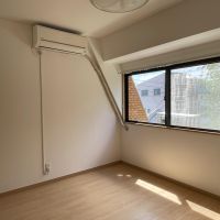 杉並区西荻北の賃貸物件/4.5畳洋室：エアコンの配管が独特