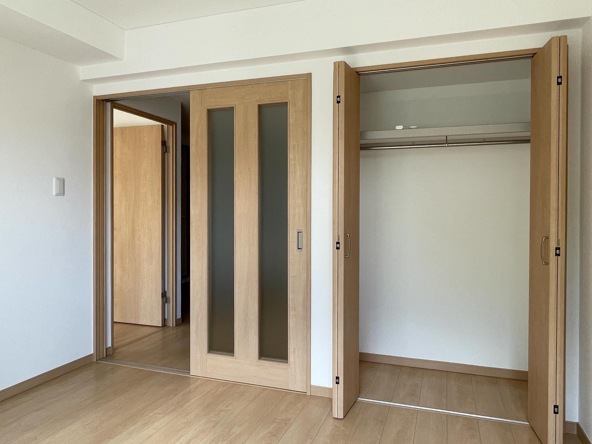 杉並区西荻北の賃貸物件/4.5畳洋室：クローゼットはひとり分のサイズ感