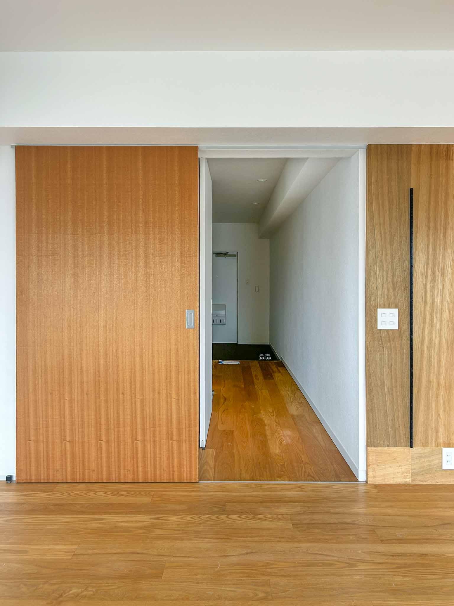 荒川区西日暮里の賃貸物件/玄関側をみる