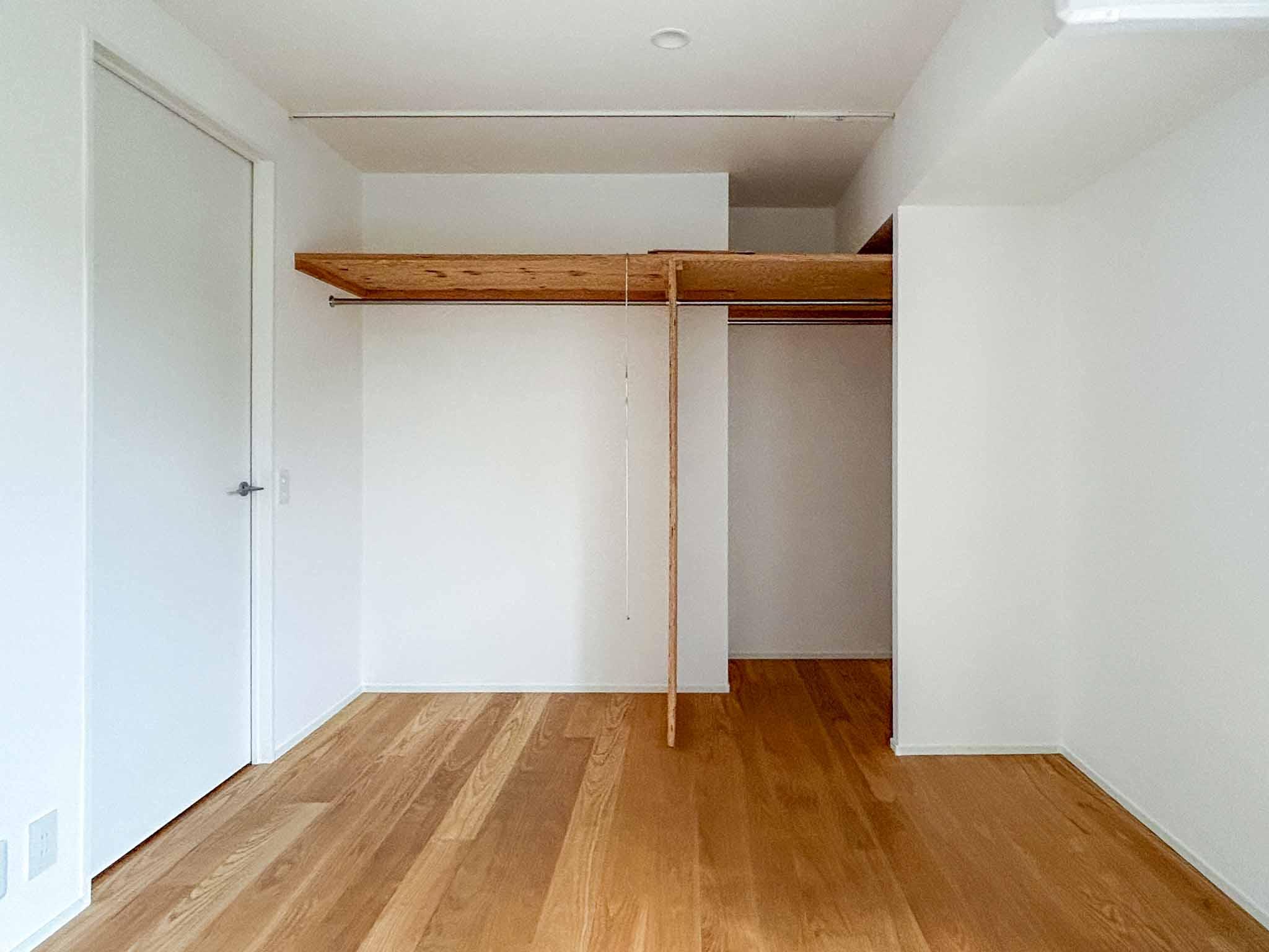 荒川区西日暮里の賃貸物件/洋室。広さは6帖ほど。クローゼットはオープンな仕様
