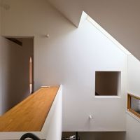 世田谷区代沢の賃貸物件/3階吹き抜け　四角く切られた部分の先が寝室　戸を閉めることもできる
