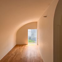 世田谷区代沢の賃貸物件/3階　寝室横のフリースペース　ここの天井にもアーチがかかる