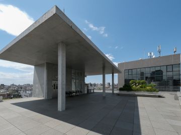 中野区本町の賃貸物件/屋上に神殿！？