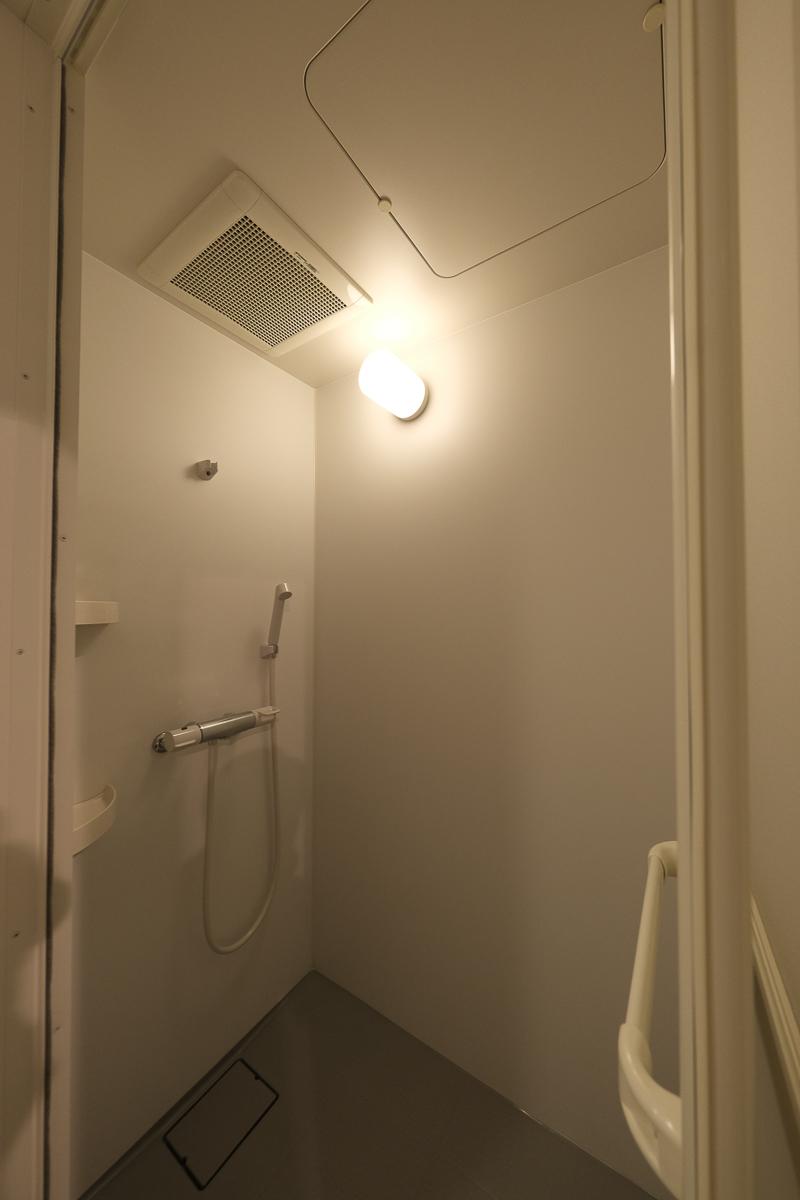 中野区本町の賃貸物件/シャワールームが付いているので、自転車での通勤直後や外出先から戻ってきた時など、さっぱりできます