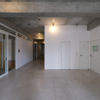 中野区本町の賃貸物件/今回の区画の目の前に、建物の共用トイレもあり