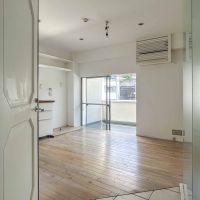 大田区山王の賃貸物件/玄関側からみる。ベッドを置くスペースが見えないようになっている