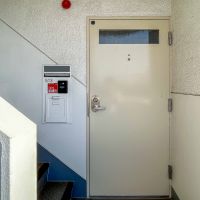 川崎市宮前区土橋の売買物件/玄関先。5階まで階段で上り下りする必要があります