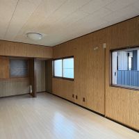 三鷹市井の頭の賃貸物件/2階の北側個室　2階は階段を抱き込むように、ぐるりと部屋がある　エアコンはこの部屋にはない