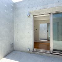 東京都渋谷区笹塚の賃貸物件/リビングを挟み、向こうにも屋外テラスが