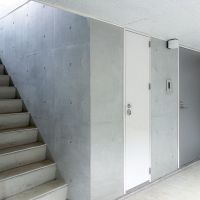 東京都渋谷区笹塚の賃貸物件/この階段で4階まで上がります