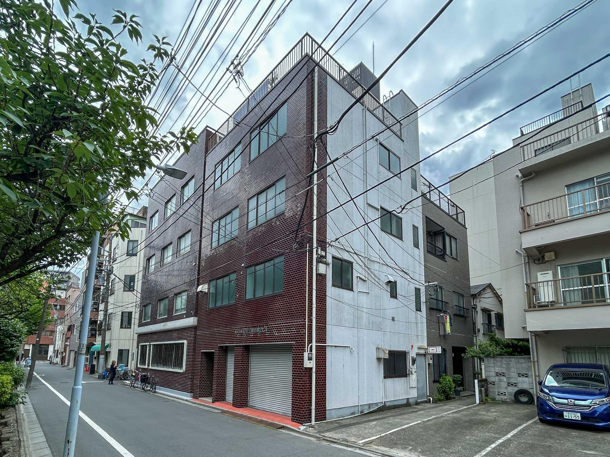 台東区浅草の賃貸物件/外観。4フロア＋屋上の元工務店