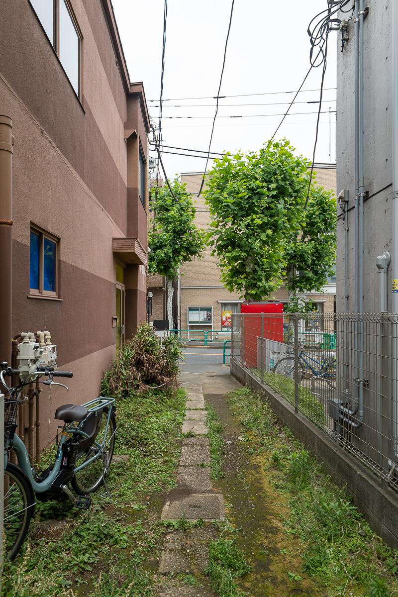 杉並区西荻北の賃貸物件/路地を奥に入っていく