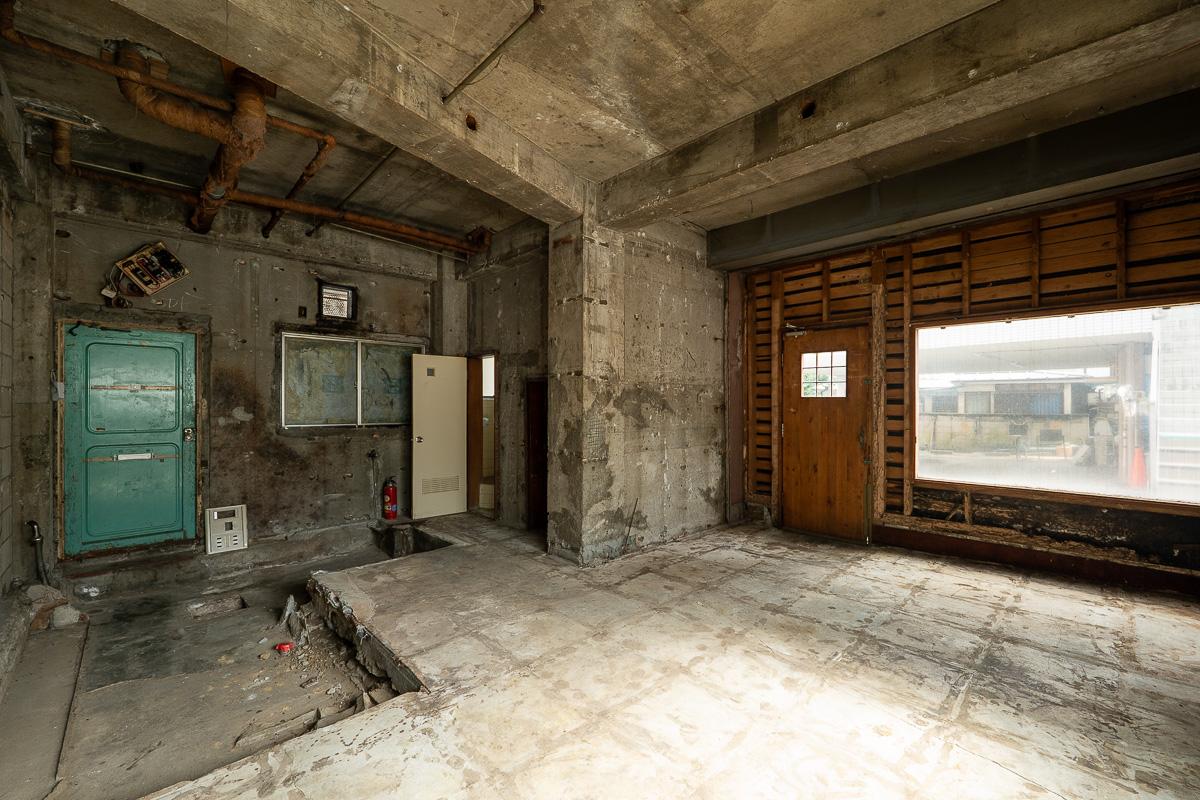 新宿区住吉町の賃貸物件/徹底的に削ぎ落とされたスケルトン空間