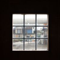 新宿区住吉町の賃貸物件/シンボリックなドア窓