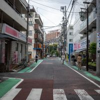 新宿区住吉町の賃貸物件/曙橋どおり。古くからの個人店が立ち並びどこか懐かしさを感じる