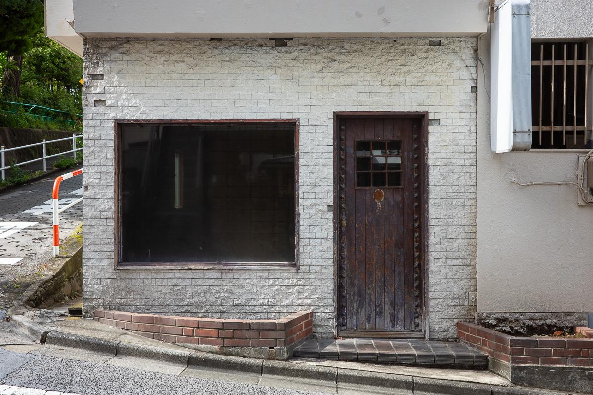 新宿区住吉町の賃貸物件/なんとも渋い面構え。名店が生まれる予感