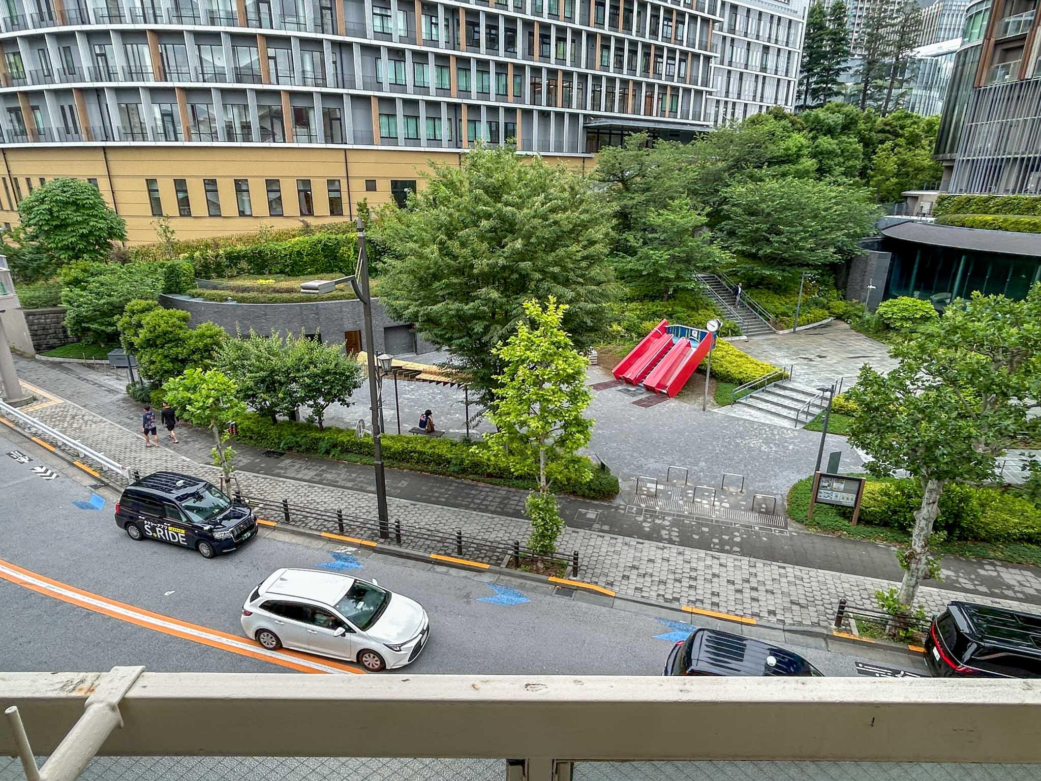 港区赤坂の賃貸物件/道路側のため、車の走行音は聞こえてきます