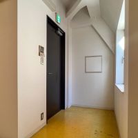 中央区日本橋富沢町の賃貸物件/エントランスを室内側から
