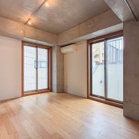 東京都文京区湯島の賃貸物件/奥の洋室も二面採光で明るいです