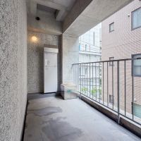 東京都文京区湯島の賃貸物件/バルコニーは奥行きがありゆったりと使えます