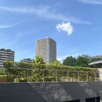 埼玉県富士見野市ふじみ野西の賃貸物件/洋室側のベランダからは、入居者専用の中庭を臨むことができます