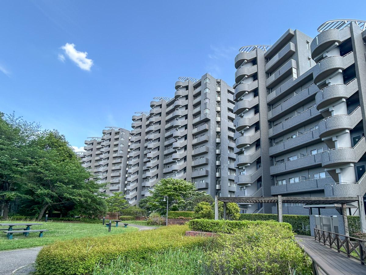 埼玉県富士見野市ふじみ野西の賃貸物件/マンション外観。安心感を覚えるほどのダイナミックさです