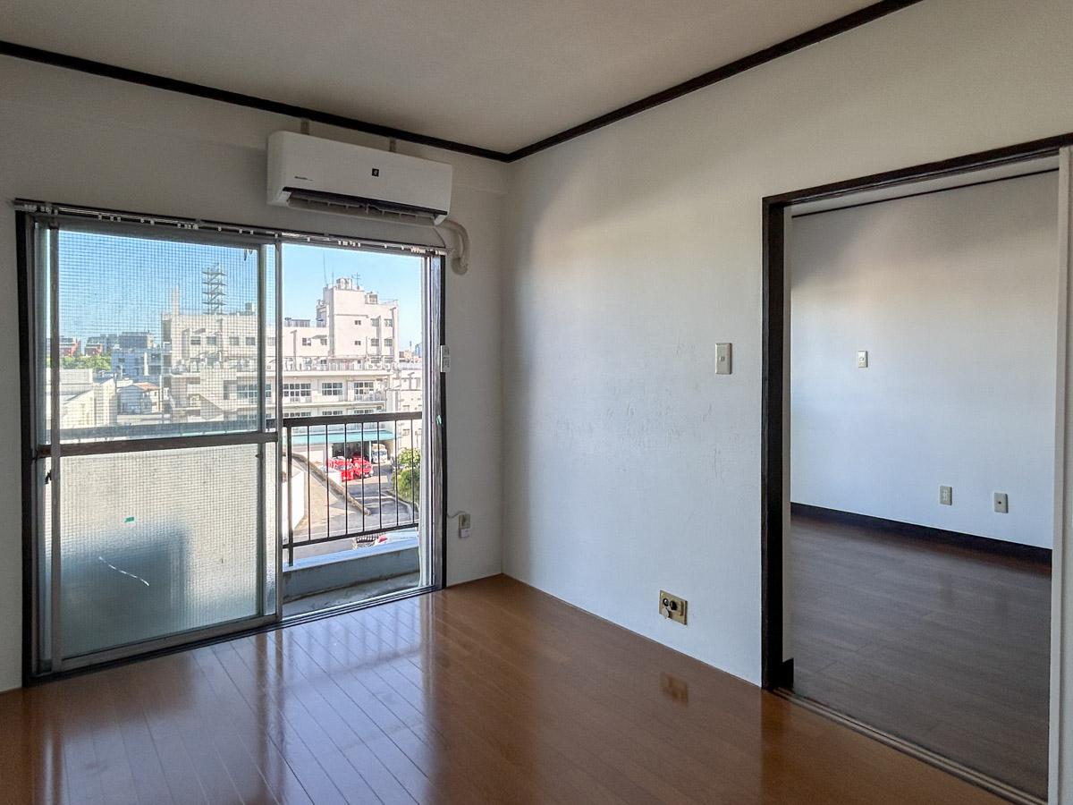 渋谷区幡ヶ谷の賃貸物件/6畳洋室：こちらの部屋もしっかり抜けた眺望が望めます